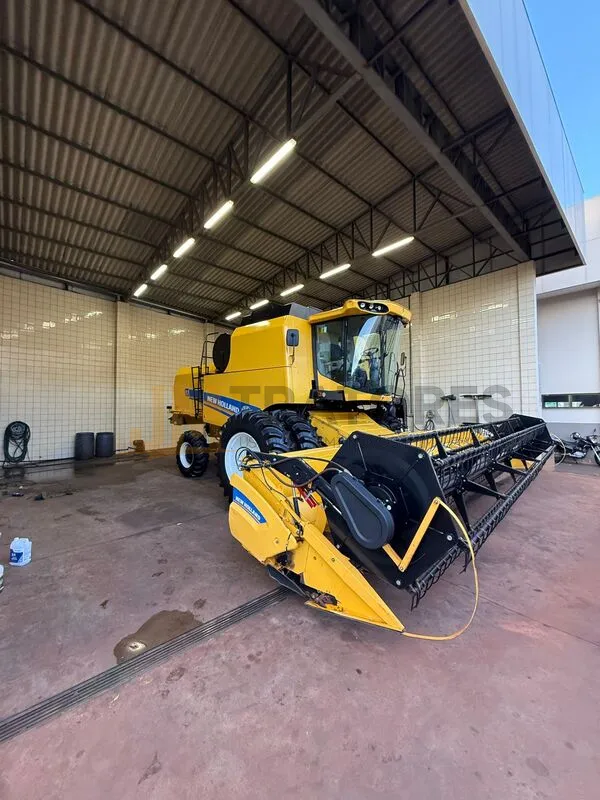 Vende-se Colheitadeira New Holland - Modelo: TC 5.90 Hydro 4x2 - Ano 2020